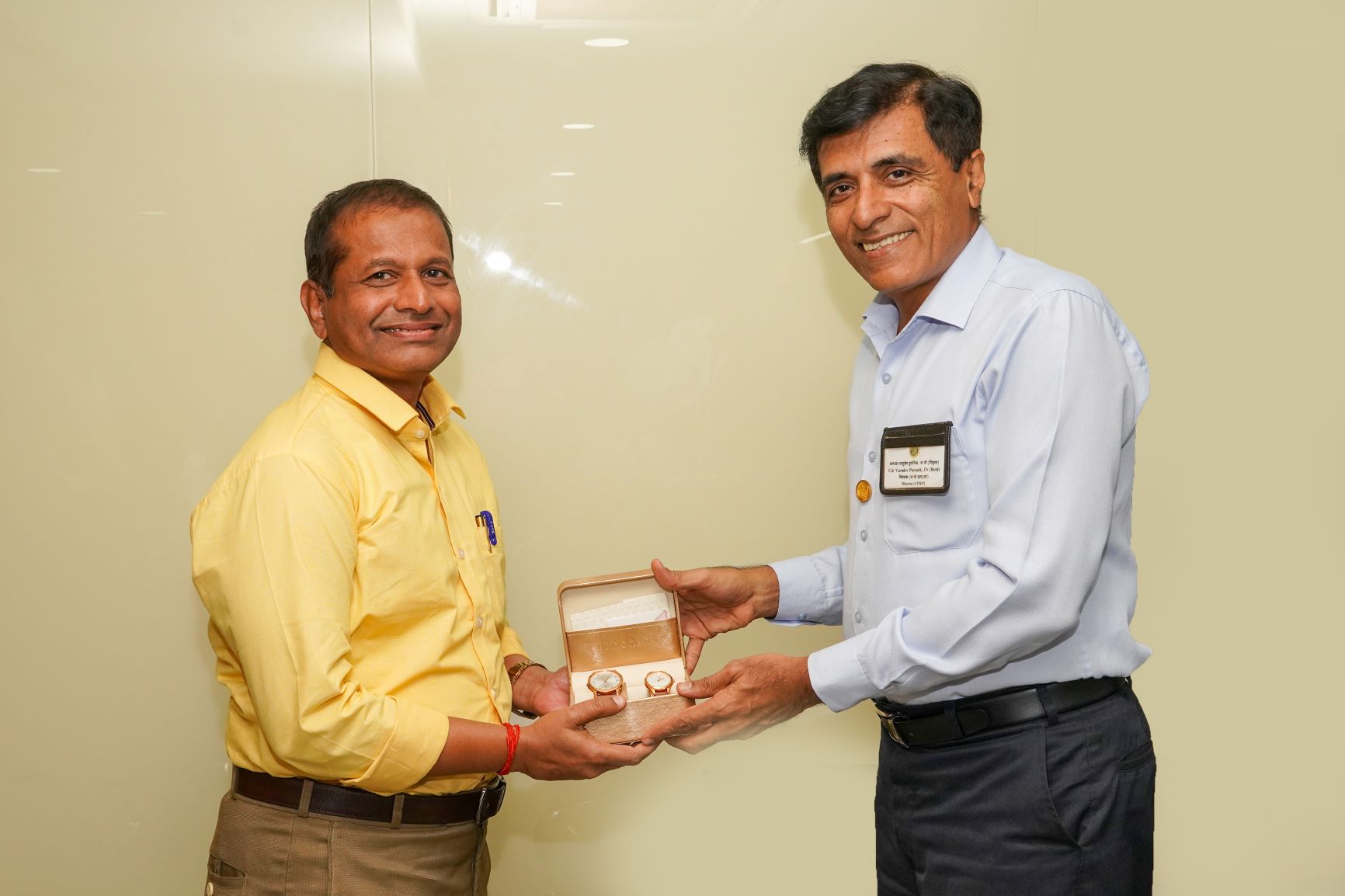 Distribution of Wrist Watches by D(CP&P) to the Employees who have completed 20 Years of service in MDL- 10th Jan 2023123